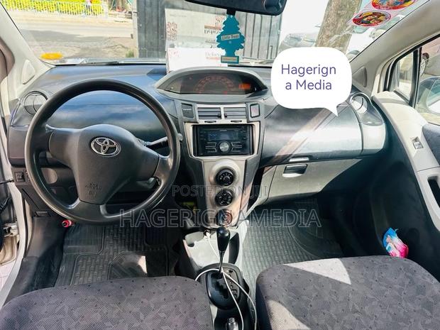 Toyota Yaris 2010 Silver