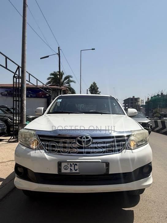 Toyota Fortuner 2012 White