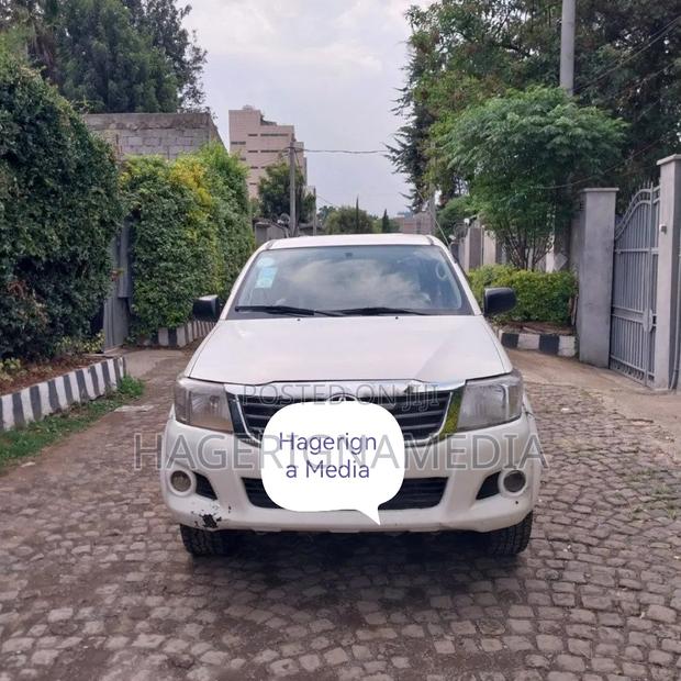 Toyota Hilux 2006 White