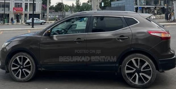 Nissan Qashqai 2017 Brown