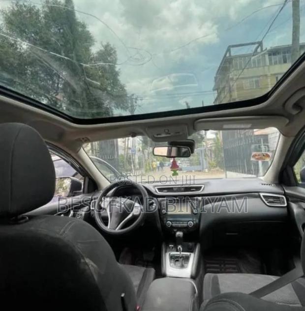 Nissan Qashqai 2017 Brown