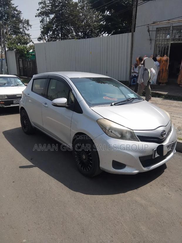 Toyota Yaris 2012 Silver