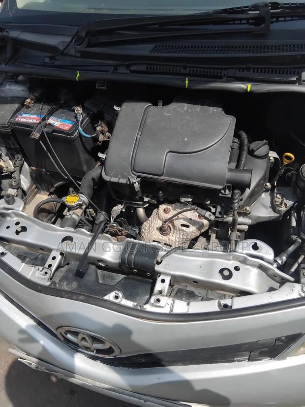 Toyota Yaris 2012 Silver