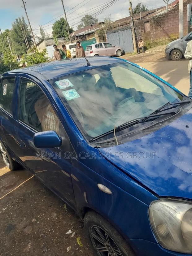 Toyota Vitz 2000 Blue