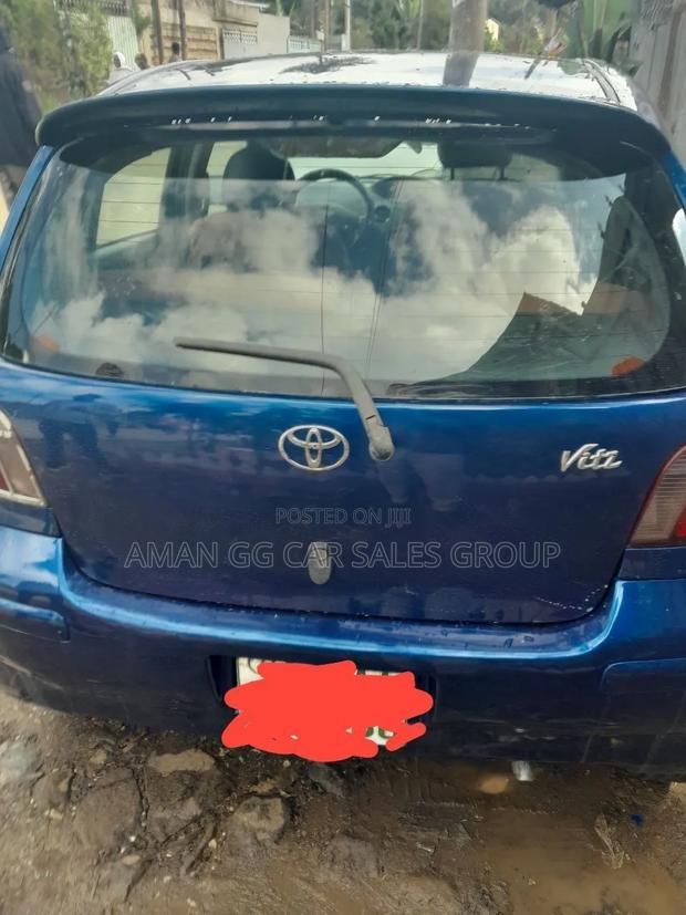 Toyota Vitz 2000 Blue