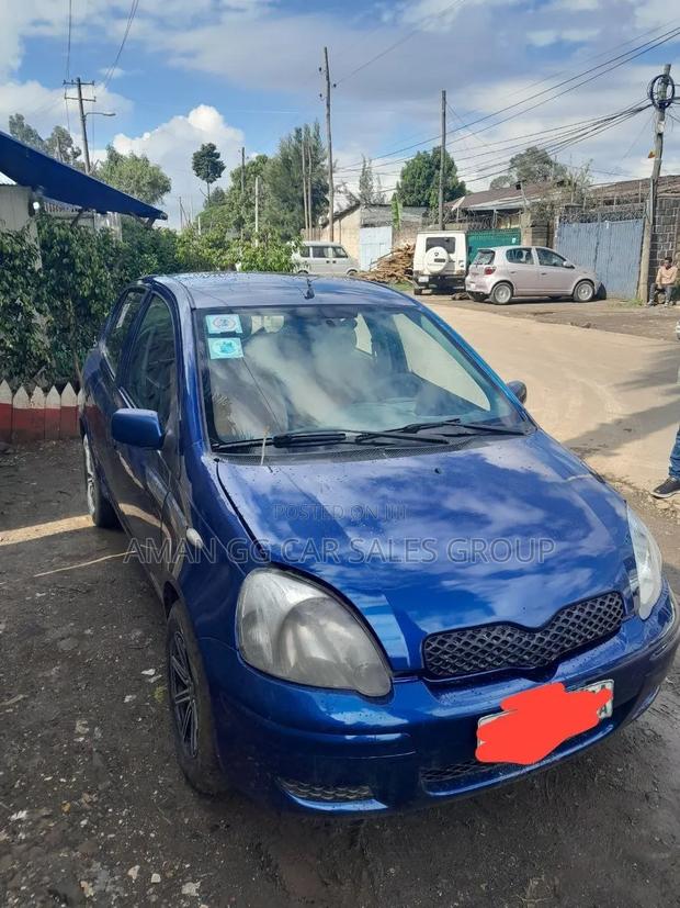 Toyota Vitz 2000 Blue