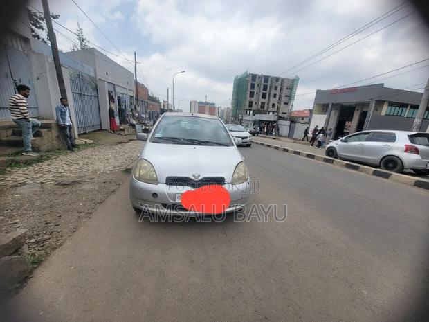 Toyota Vitz 2001 Silver
