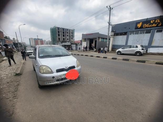 Toyota Vitz 2001 Silver