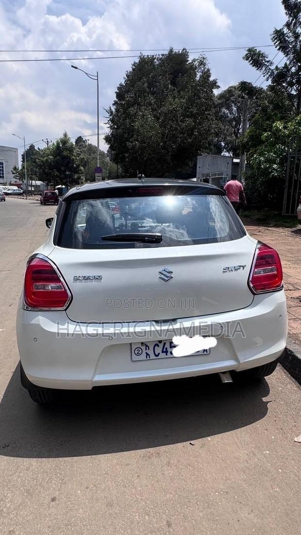 Suzuki Swift 2022 White
