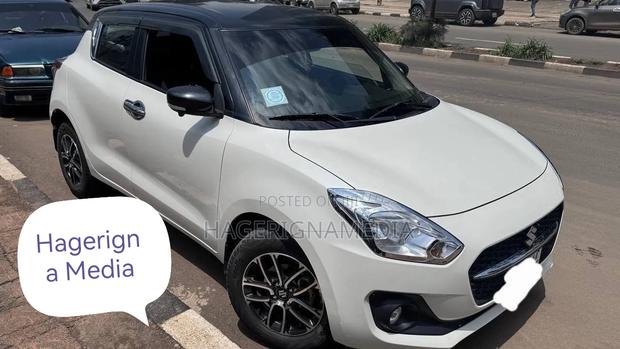 Suzuki Swift 2022 White