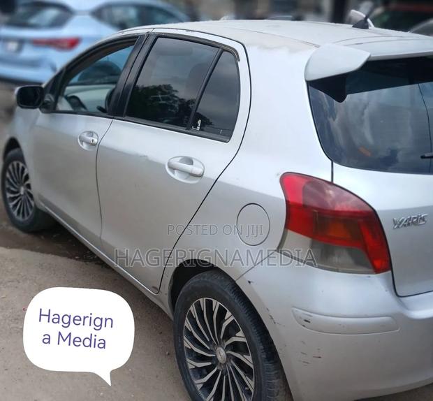 Toyota Yaris 2010 Silver