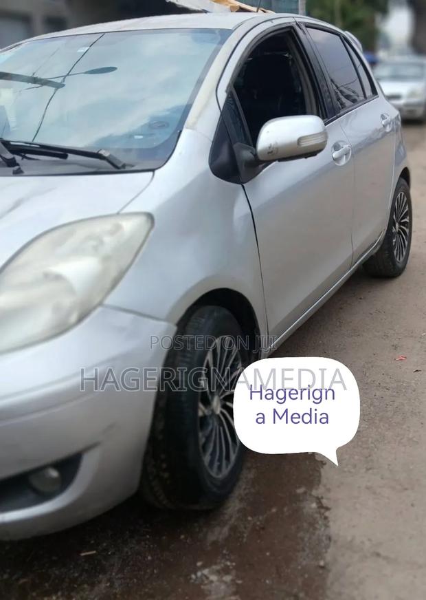Toyota Yaris 2010 Silver