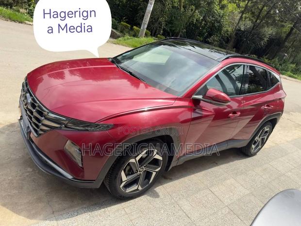 Hyundai Tucson 2022 Red