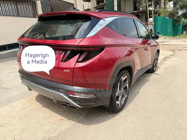 Hyundai Tucson 2022 Red