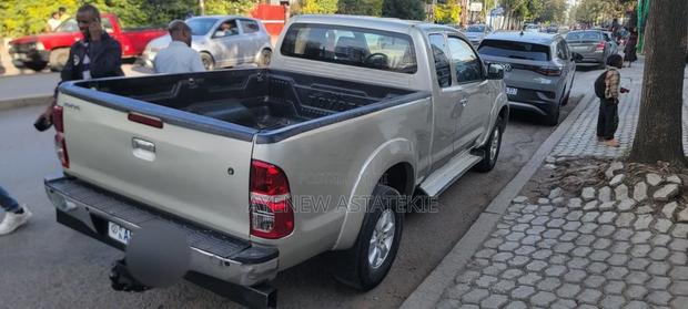 Toyota Hilux 2011 Silver