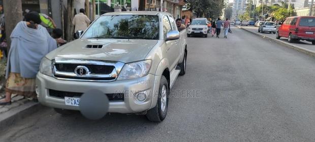 Toyota Hilux 2011 Silver