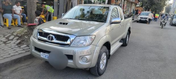 Toyota Hilux 2011 Silver