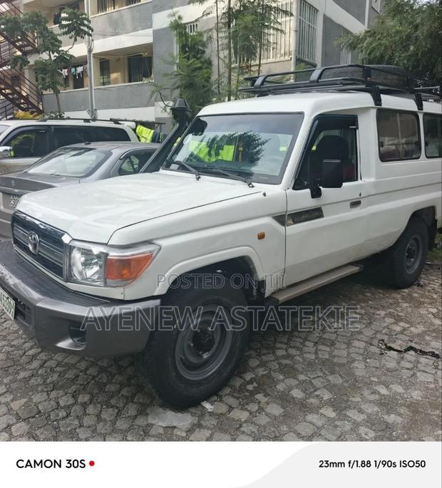 Toyota Land Cruiser 2013 White