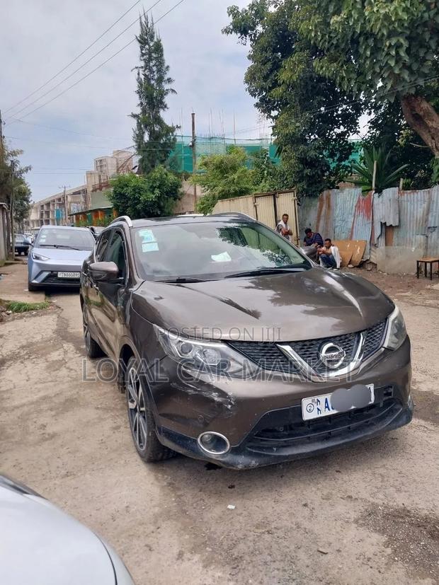 Nissan Qashqai 2017 Brown