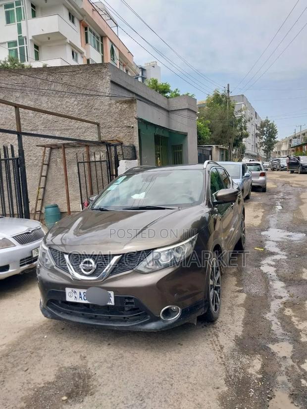 Nissan Qashqai 2017 Brown