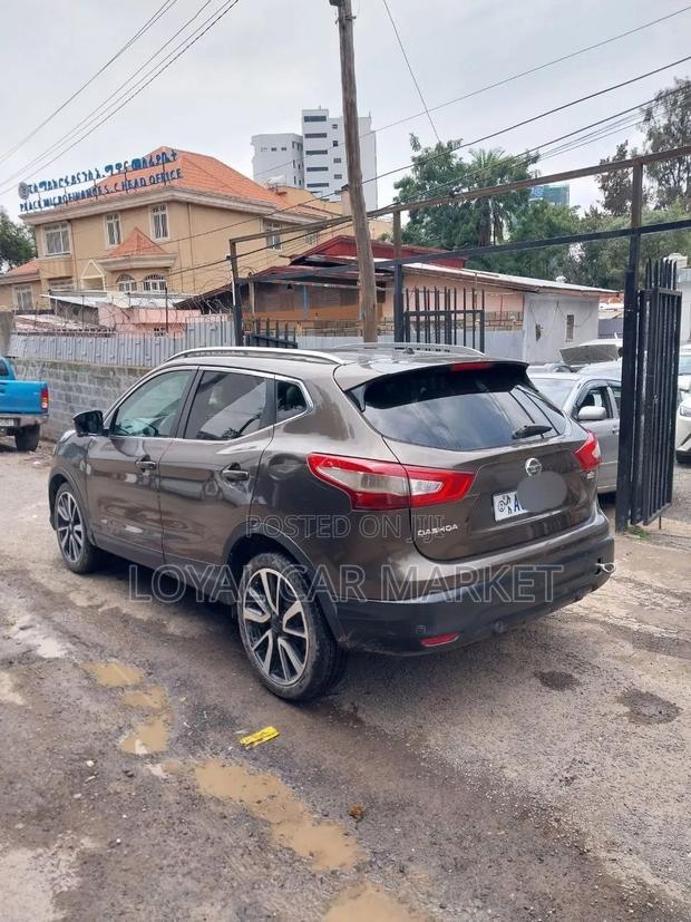 Nissan Qashqai 2017 Brown