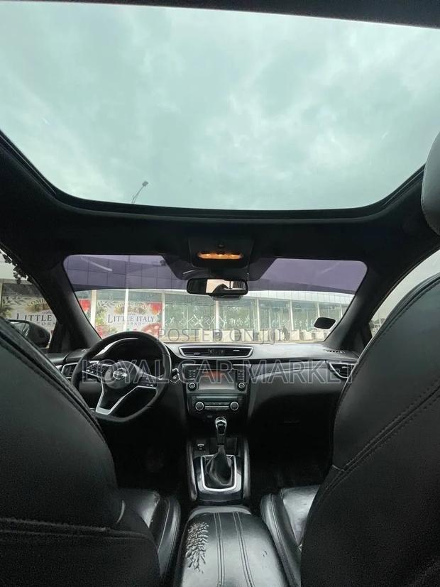 Nissan Qashqai 2017 Brown