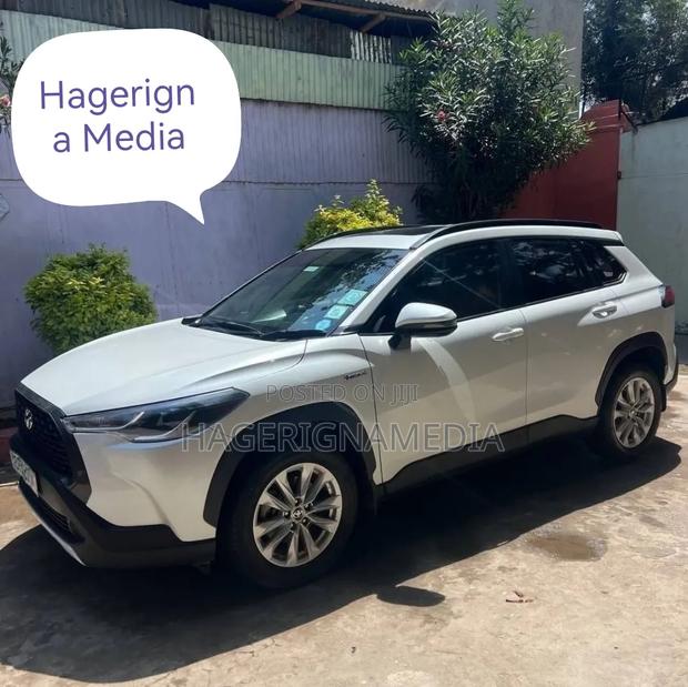 Toyota Corolla Cross Hybrid 2023 White