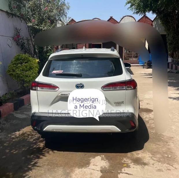 Toyota Corolla Cross Hybrid 2023 White