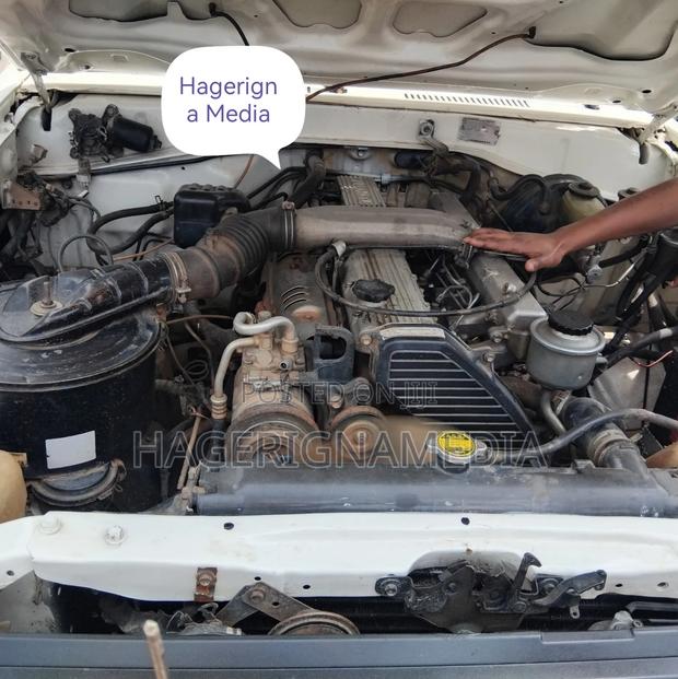 Toyota Land Cruiser 2002 White