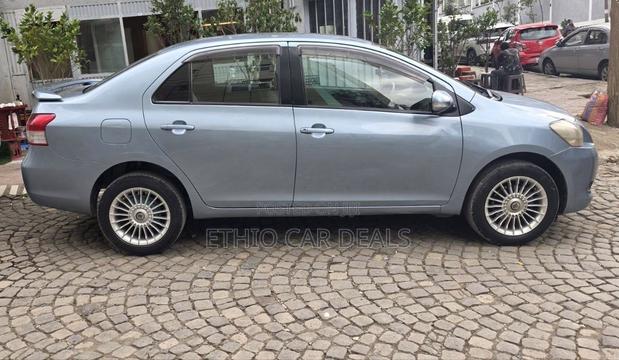 Toyota Yaris 2010 Blue
