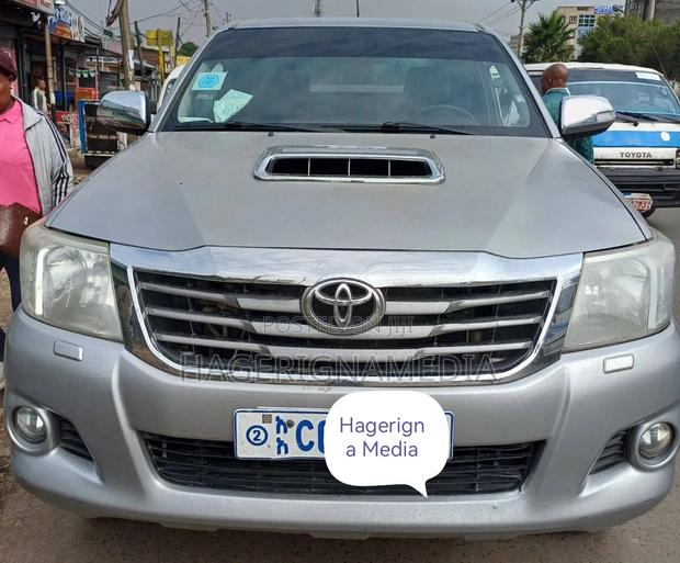Toyota Hilux 2015 Silver