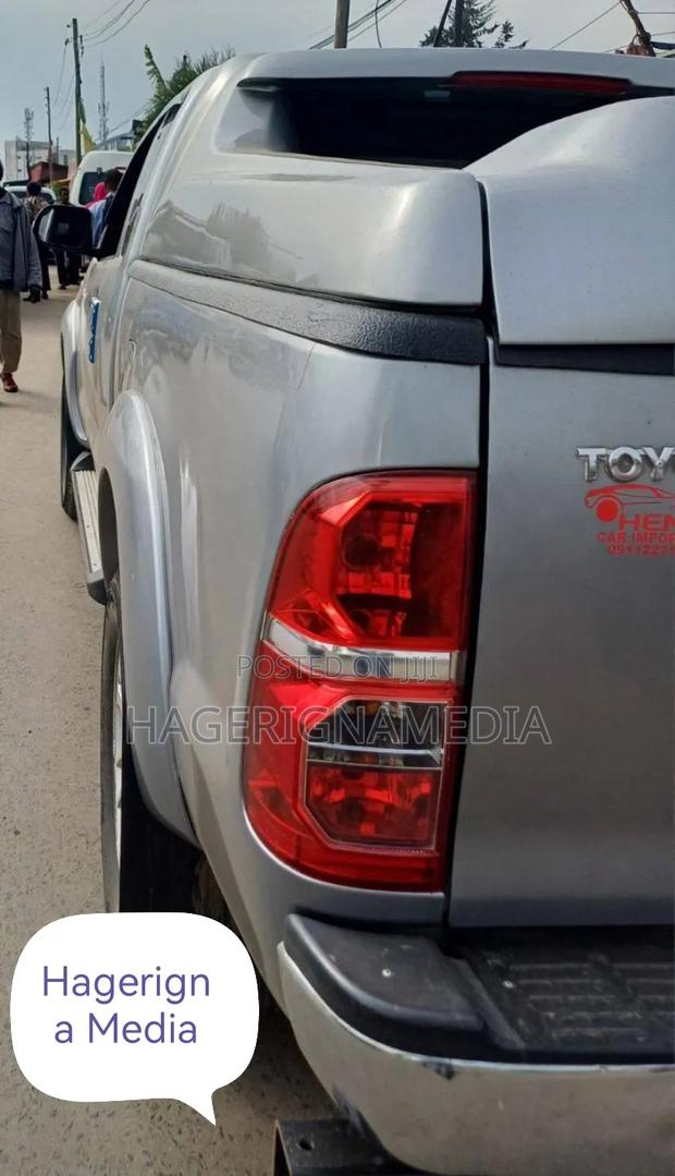 Toyota Hilux 2015 Silver