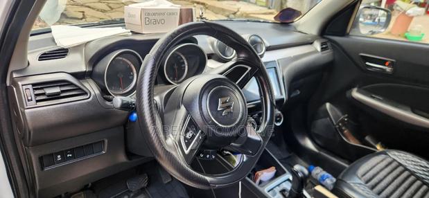 Suzuki Swift 2022 White