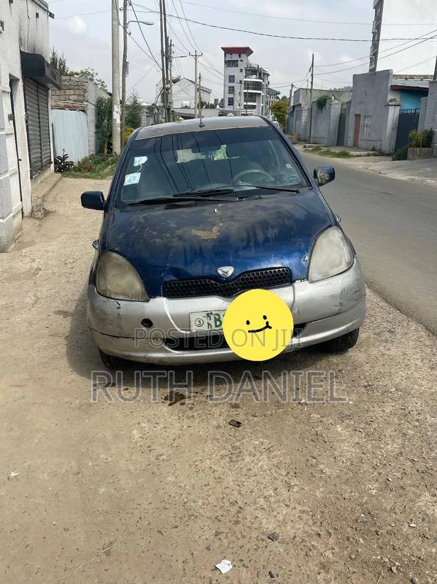 Toyota Vitz 2001 Blue