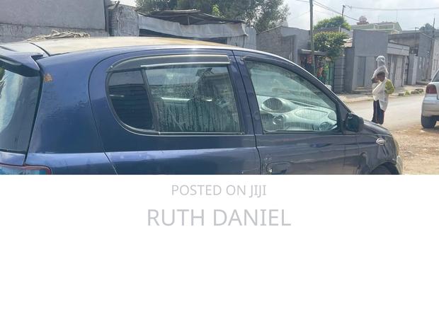Toyota Vitz 2001 Blue