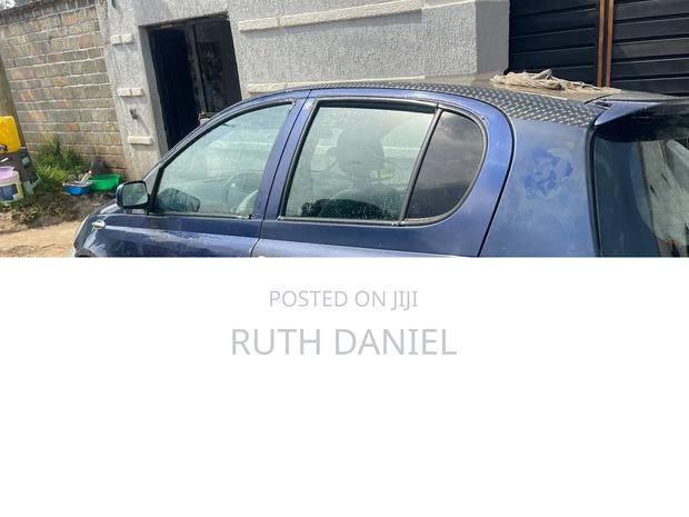 Toyota Vitz 2001 Blue
