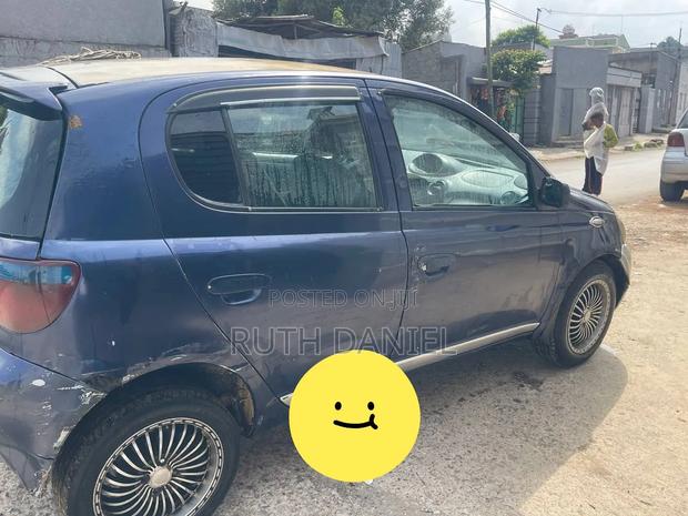 Toyota Vitz 2001 Blue