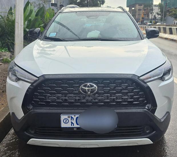 Toyota Corolla Cross Hybrid 2024 White