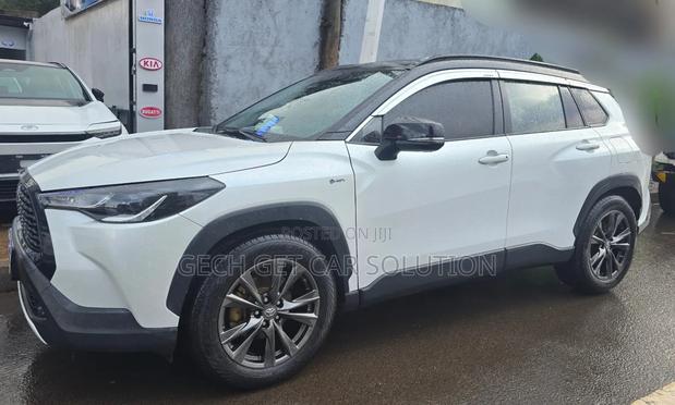 Toyota Corolla Cross Hybrid 2024 White