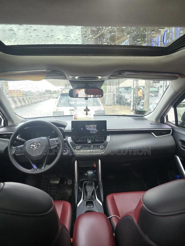 Toyota Corolla Cross Hybrid 2024 White