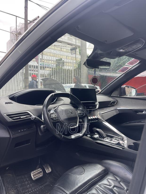 Peugeot 5008 2022 White