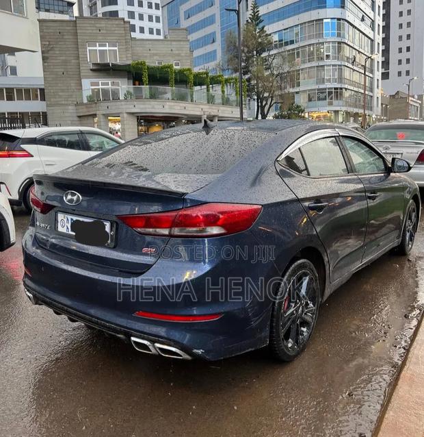 Hyundai Avante 2017 Blue