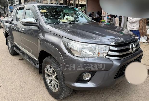 Toyota Hilux 2018 Gray