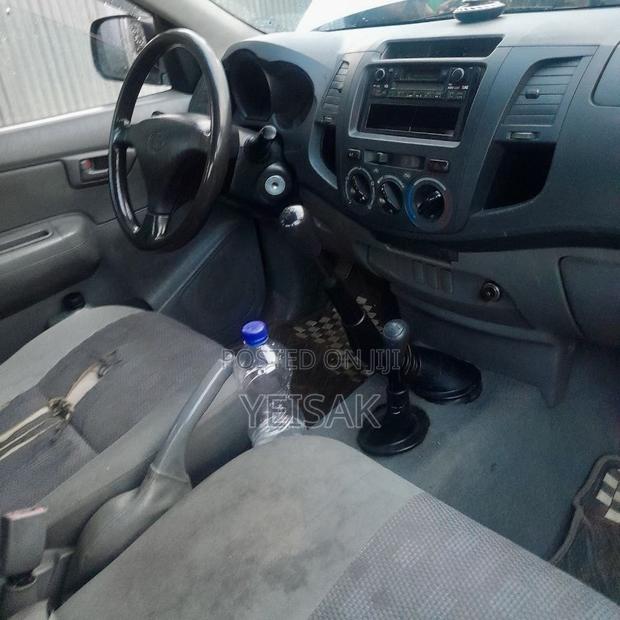 Toyota Hilux 2010 White