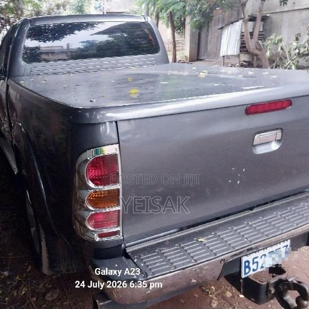 Toyota Hilux 2010 Gray