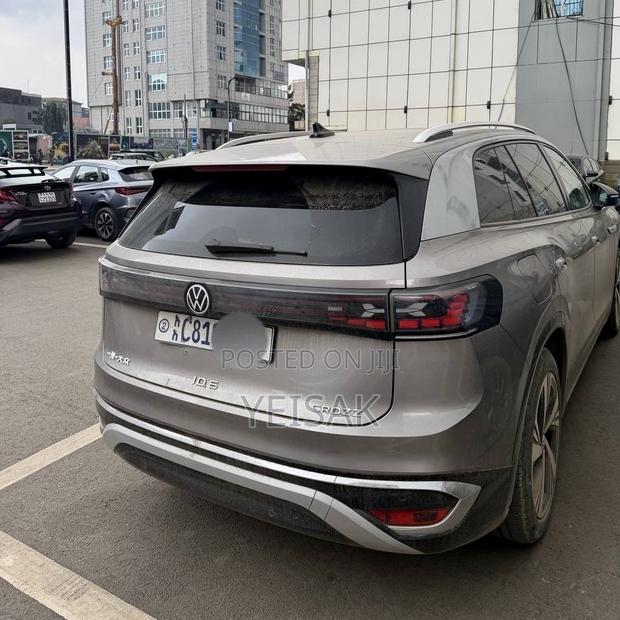 Volkswagen ID.6 2024 Gray