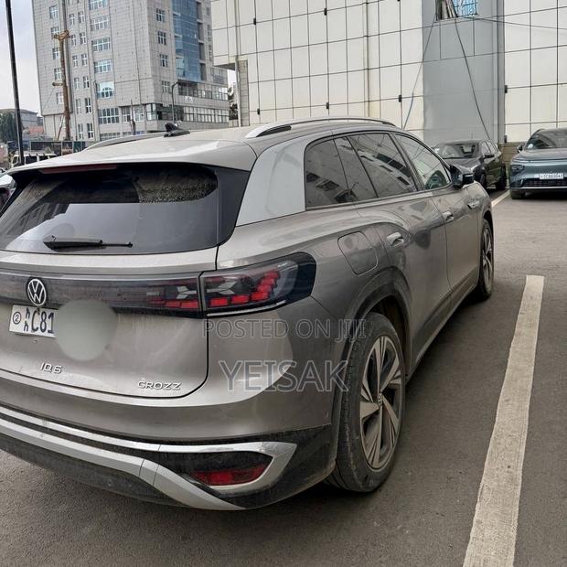 Volkswagen ID.6 2024 Gray