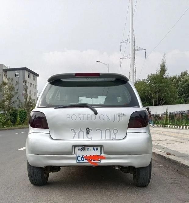 Toyota Vitz 2001 Silver
