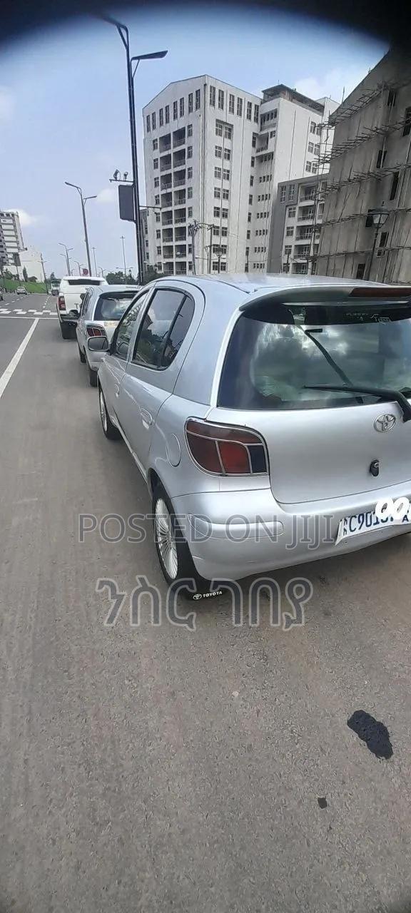 Toyota Vitz 2002 Silver