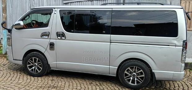 Toyota Grand HiAce 2002 Silver